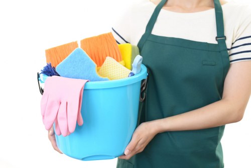 Professional deep cleaning service for a TW8 home interior